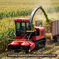 Moissonneuse-broyeuse automotrice sur chenilles avec une hauteur de projection de 4-5 m et broyage des grains pour une ensilage de haute qualité