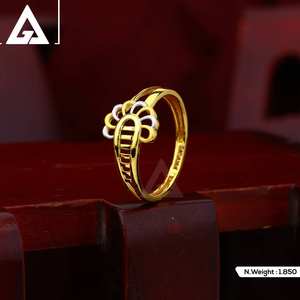 Anillo Ligero de Dos Tonos en Oro para Mujer |   Anillo de Uso Diario con Diseño Floral Moderno - Product Image 1