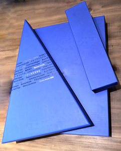 Boîte à <span class=keywords><strong>chocolat</strong></span> de luxe faite à la main sur mesure, avec compartiments rigides, forme triangulaire et carrée, fermeture magnétique, gaufrage à la feuille d'or, revêtement UV - Product Image 4