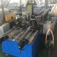 Machine de formage à froid pour profilés en acier léger à double rangée, profilés en forme d'oméga et en forme de U