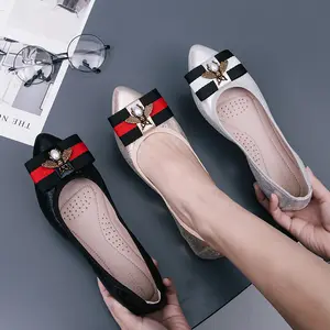 Factory OEM Designer Big and Small Size 32-45 Women Flat Shoes Pearl Rhinestone Slip on Diamond Ballet Flat Shoes Many Colors