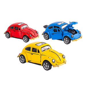 سيارة كلاسيكية قديمة معدنية بمقياس 1:28 لعام 2026 مع 4 أبواب قابلة للفتح وخاصية السحب للخلف، لعبة للأطفال مع إضاءة وموسيقى - Product Image 1