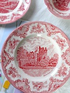 Platos de Porcelana Estilo Vintage Europeo, Ecológicos, con Diseño de Castillo Antiguo, para Uso en el Hogar y Hoteles, Color Rojo - Product Image 3