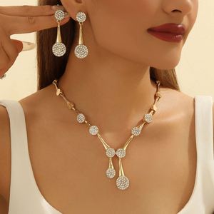 Ensemble Collier, Boucles d'Oreilles, Bague et Bracelet en Plaqué Or avec Strass et Motifs Floraux, Style Punk, pour Anniversaire, Exquis, Europe et États-Unis - Product Image 1