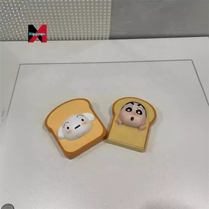 Crayon Shinchan tostada pan figura con Shiro Anime modelo comida creativa tema decoración regalo en caja - Product Image 3