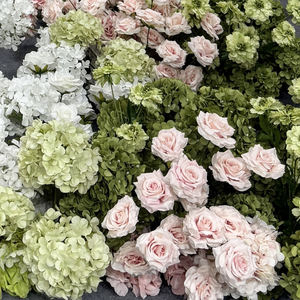 Arreglos Florales de Hortensias Artificiales Blancas, Rosas y Verdes, Ideales para Decoración de Bodas y Eventos - Product Image 4