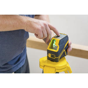 Niveau laser croisé Stanley Fatmax à faisceau vert, rotation à 360 degrés, pour utilisation intérieure et extérieure - Product Image 1