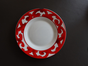 Hot Sale Western Restaurant Bone China Tableware <b>Set</b> Classic Design Eco-Friendly Red Wrought Iron Patterned Coffee <b>Cup</b> Saucer - Product Image 4