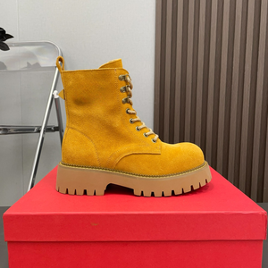 รองเท้าบูทหุ้มข้อพื้นหนาแบบหรูหราสำหรับผู้หญิงที่รักแฟชั่น Valentinos - Product Image 5