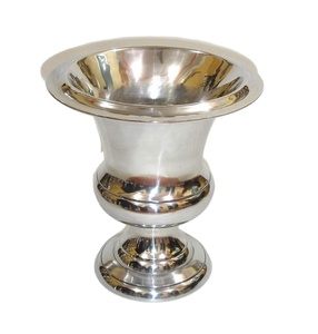 Vase à fleurs en métal luxe moderne fantaisie style unique pas cher vente en gros directe d'usine nouveau look vases à fleurs pour plantes - Product Image 1