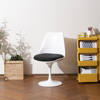 Chaises de tulipe en plastique de concepteur de meubles de Restaurant d'Italie nordique et chaise de salle à manger de jambe en métal avec le coussin en tissu