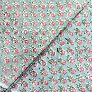 Tissu en coton imprimé à la main de qualité supérieure, vert mousse et rose blush, à petits motifs floraux, respirant, pour hommes et femmes - Product Image 3