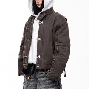 เสื้อแจ็คเก็ตยีนส์ผู้ชายสไตล์สตรีทลำลองแบบขายส่ง น้ำหนัก 14 ออนซ์ ดีไซน์แบบ Deconstructed ลุคทำสีซีด แจ็คเก็ตสั้นทรงหลวม - Product Image 5