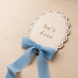Letrero de madera 'Ella está aquí' para anuncio de nacimiento con cinta, letrero sorpresa para revelar el género del bebé para el hospital - Product Image 6