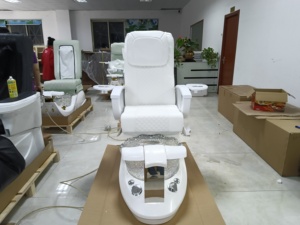 Équipement de salon de manucure luxueux, fauteuil de soin des pieds blanc, fauteuil de pédicure moderne inclinable et réglable avec massage électrique - Product Image 4