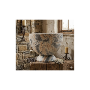 Pot de fleurs décoratif d'extérieur en fibre de verre de luxe, prêt à être expédié, avec base sur piédestal et motif marbré. - Product Image 1