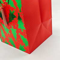 Sac en papier mat blanc personnalisé avec logo estampé à chaud rouge, recyclable et écologique, pour emballage de remerciement client en centre commercial pour les fêtes de Noël
