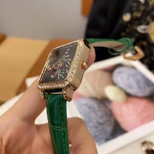 Reloj de pulsera de cuarzo de lujo para mujer, con esfera cuadrada en oro rosa, bisel de cristal, esfera con diseño de pavo real, correa de cuero verde y diamantes. - Product Image 3