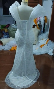 Vestido <span class=keywords><strong>de</strong></span> Novia <span class=keywords><strong>de</strong></span> Lujo Blanco con Hombros Esculpidos y Cuentas, Estilo Sirena, con Perlas Dramáticas para Alfombra Roja y Eventos Formales, Primavera 2026 - Product Image 6