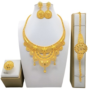 24K <span class=keywords><strong>Gold</strong></span> <span class=keywords><strong>Set</strong></span> para a noiva saudita Dubai Supply quatro peças-colar para aniversário com latão projetado para mulheres - Product Image 3