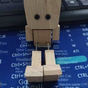 Nouveau charmant <span class=keywords><strong>Pinocchio</strong></span> à bascule écologique transfrontalier Mini marionnette balançoire secouant la jambe homme en bois avec gravure au laser - Product Image 3