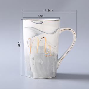 2024 ensemble-cadeau de <span class=keywords><strong>tasse</strong></span> de couple de la Saint-Valentin personnalisé Mr And & Mrs ensemble de 2 tasses à café en céramique marbrée boîte-cadeau avec couvercle et cuillère - Product Image 5