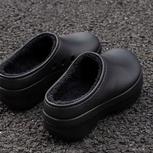 Pantoufles d'hiver pour femmes en EVA, décontractées, de luxe, en peluche, chaussures d'intérieur à plateforme, mules douces et tendance avec fourrure. - Product Image 5