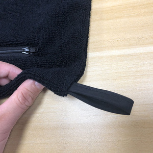 Asciugamano da Palestra Ingrosso 100% Cotone 40*100cm Nero <span class=keywords><strong>con</strong></span> Tasca a Zip e Logo Personalizzato - Product Image 5