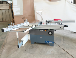 Scie à panneaux compacte 1600*375mm pour le traitement du MDF, du PVC, du panneau de particules, du contreplaqué et d'autres matériaux - Product Image 1