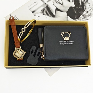 Set de Reloj para Mujer, Reloj de Cuarzo Cuadrado de Moda con Brazalete de Joyería y Cartera de Cuero PU, Regalo para Ella - Product Image 1