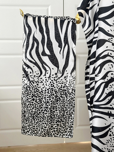 Robe longue ample élégante d'été à imprimé animalier, style abaya soyeuse, ensemble deux pièces avec foulard pour femme, idéal pour les vacances - Product Image 2