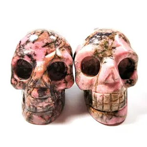 Родонит яшма черепа 2 дюйма Яркие резные натуральные лечебные камни черепа для домашнего декора
