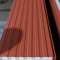 Livraison Rapide Panneau Sandwich Isolant Métallique Gravé en Mousse PU Haute Densité 16mm Ignifuge Écologique pour Chambre Froide et Revêtement de Hangar Préfabriqué