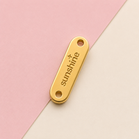 Étiquette métallique adhésive pour sacs à main, chaussures, vêtements – Plaque métallique époxy émaillée – Fournisseur d'usine de qualité supérieure – Échantillon rapide disponible