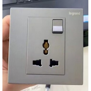 16A multi-functional three-hole switch