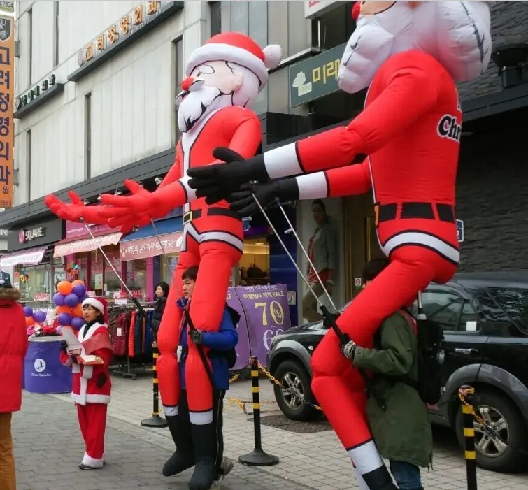 Inflatable Christmas Man,Inflatable ซานตาคลอสเดินเครื่องแต่งกายสำหรับคริสต์มาส Parade