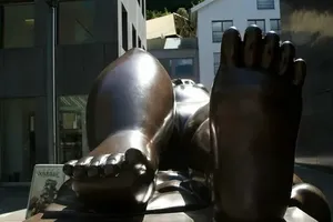 Jardim ao ar livre decoração arte escultura de bronze estátua bigfoot grande de metal pé