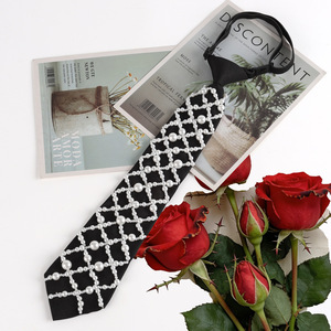Corbata Decorativa con Perlas Cosida a Mano, Negra Monocromática, Accesorio Casual para Mujer, Regalo de San Valentín - Product Image 1