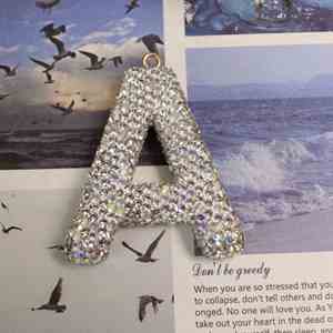 Porte-clés Lettres Anglaises à Succès avec Petits Pendentifs Diamant Multicolores pour Accessoires de Sac et Pièces Intérieures de Voiture - Product Image 3