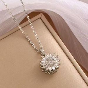 <span class=keywords><strong>Collar</strong></span> de Acero Inoxidable con Colgante <span class=keywords><strong>Giratorio</strong></span> de <span class=keywords><strong>Girasol</strong></span> de Circonita Cúbica al por Mayor, <span class=keywords><strong>Collar</strong></span> con Colgante <span class=keywords><strong>Giratorio</strong></span> de <span class=keywords><strong>Girasol</strong></span> Antiestrés - Product Image 3