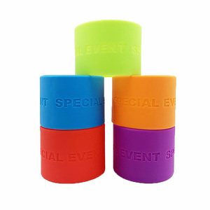 Pulseras de silicona lisas de color personalizado Pulseras en relieve con logotipo personalizado Cantidad ilimitada Pulsera de silicona para equipo de fútbol - Product Image 4
