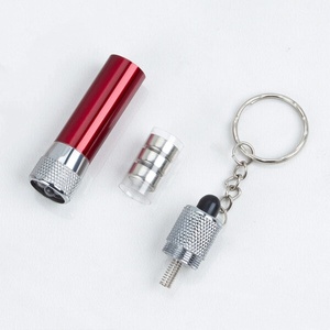 Mini lampe torche porte-clés personnalisée avec logo, 3 LED, en aluminium, avec gravure laser, pour cadeaux promotionnels en gros lors de salons professionnels - Product Image 2