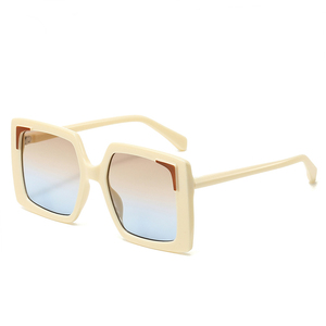 Gafas de Sol Personalizables con Protección UV400, Montura Cuadrada Grande de PC, Estilo Vintage Negro, Unisex, Modernas, de Alta Calidad, con Logotipo Personalizado - Product Image 2