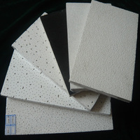 Plafond acoustique en fibers minérales tuile