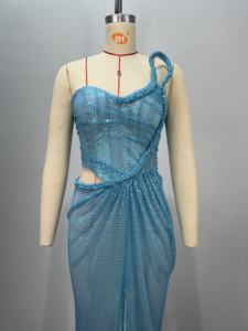 فستان سهرة أزرق مثير بتصميم شبكي مفرغ ومزين بالخرز، أحدث موديل بكتف مكشوف وشق عالي - Product Image 6