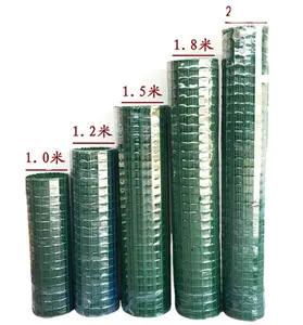 绿色彩绘金属网牲畜围栏