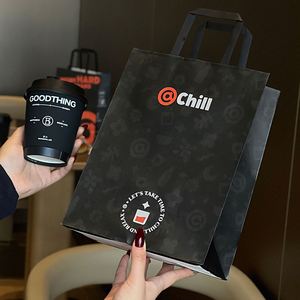 Sacs à café biodégradables personnalisés avec poignée, sacs en papier kraft écologiques pour les bars à jus et les boissons au thé au lait Boba - Product Image 4