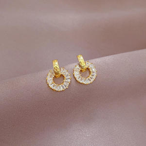 Conjunto de Collar y Pendientes de Acero Inoxidable y Titanio para Mujer, Joyería de Aro con Diamantes, Dos Piezas, Elegante, Moderno y de Lujo - Product Image 1