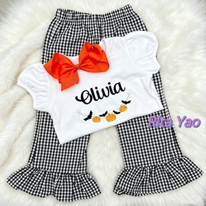 Completo autunnale per neonate e bambine, con maglietta ricamata con nome e motivo Halloween e pantaloni a zampa in vichy 2026 - Product Image 4