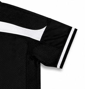 เสื้อฟุตบอลตาข่ายสีดำทรงบ็อกซี่ - เสื้อยืดฟุตบอลโอเวอร์ไซส์สีขาวล้วน - Product Image 4